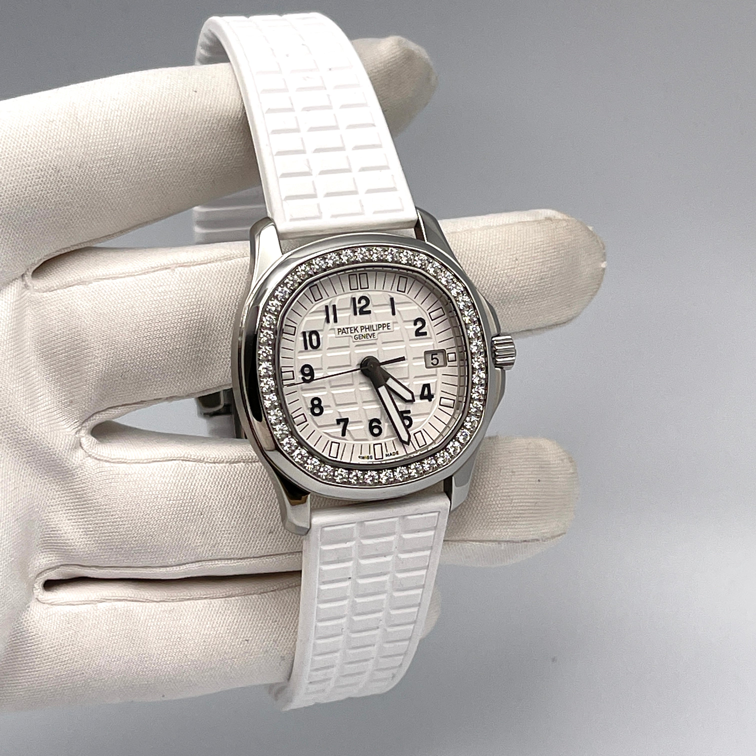 Patek Philippe Aquanaut Quartz Steel White Dial 5067A-011